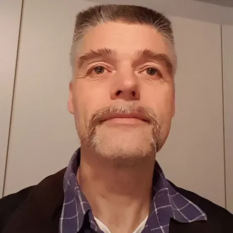 Porträt von Detlef Gawlik, Kfz-Meister und Inhaber des Autoschlüssel-Doktors